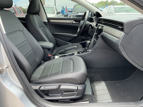 Used 2021 Volkswagen Passat 2.0T SE image 15