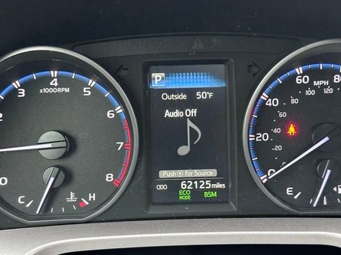 Used 2017 Toyota RAV4 XLE AWD/4WD image 14