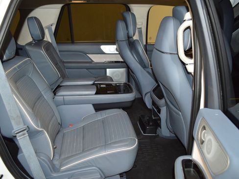 Used 2022 Lincoln Navigator Black Label AWD/4WD image 12