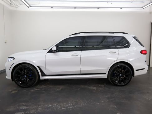 Used 2021 BMW X7 M50i image 6