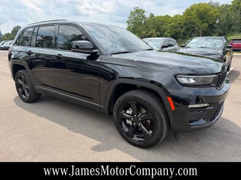 Used 2025 Jeep Grand Cherokee Limited w/ Luxury Tech Group II AWD/4WD image 4