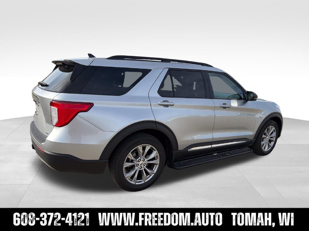 Used 2024 Ford Explorer XLT w/ Equipment Group 202A AWD/4WD image 8