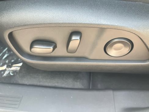 New 2026 Chevrolet Equinox LT w/ Convenience Package II FWD image 11