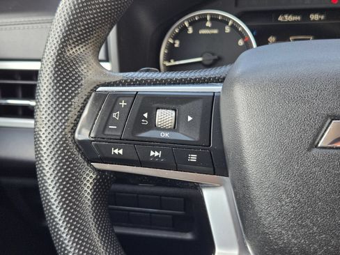 Used 2023 Mitsubishi Outlander ES FWD image 12