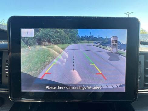 Used 2020 Ford Explorer XLT w/ Comfort Package AWD/4WD image 9