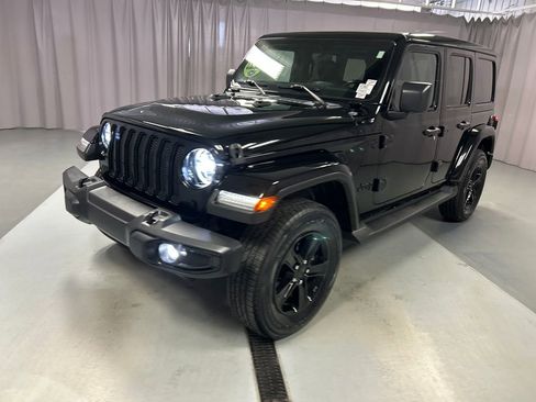 Used 2021 Jeep Wrangler Unlimited Sahara image 3