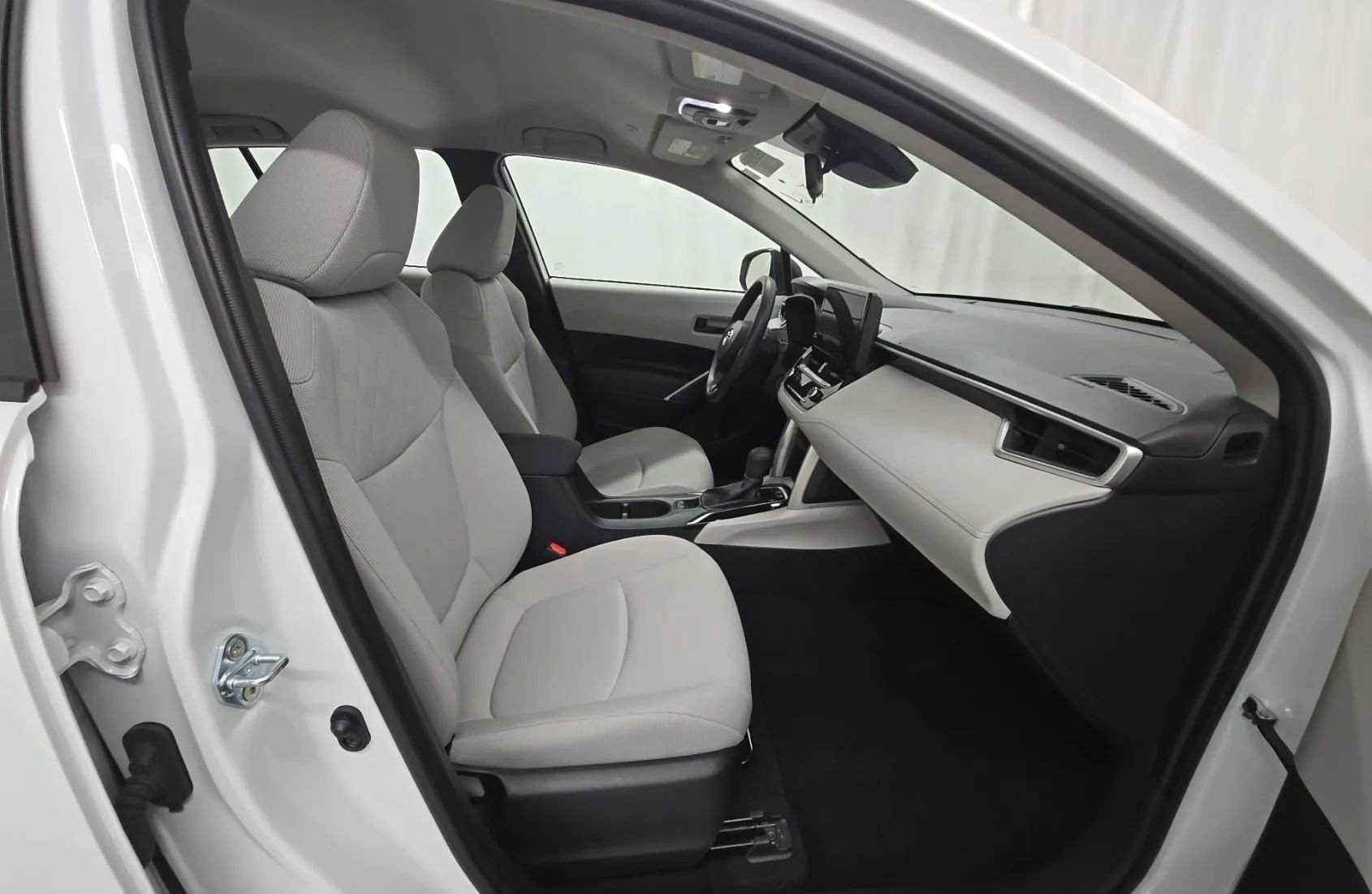 Used 2024 Toyota Corolla Cross L AWD/4WD image 10