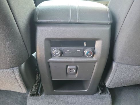 Used 2022 Chevrolet Traverse LT FWD image 13
