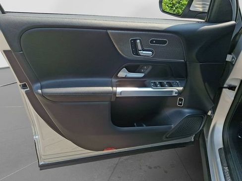 Used 2021 Mercedes-Benz GLB 250 4MATIC image 14