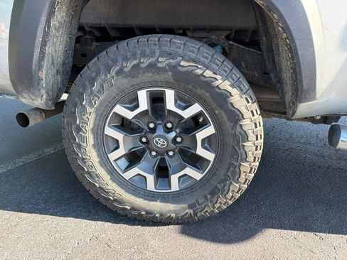 Used 2020 Toyota Tacoma TRD Off-Road w/ Technology Package AWD/4WD image 15