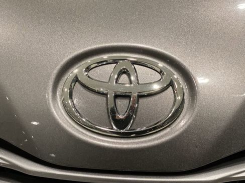 Used 2017 Toyota Sienna XLE image 10