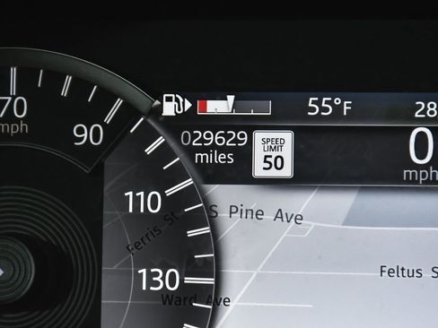 Used 2023 Land Rover Discovery Sport SE image 21