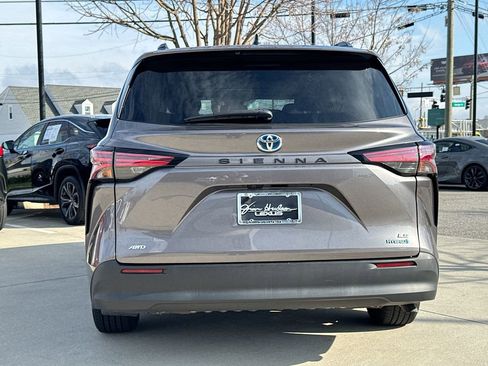 Used 2021 Toyota Sienna LE w/ LE Plus Package image 7