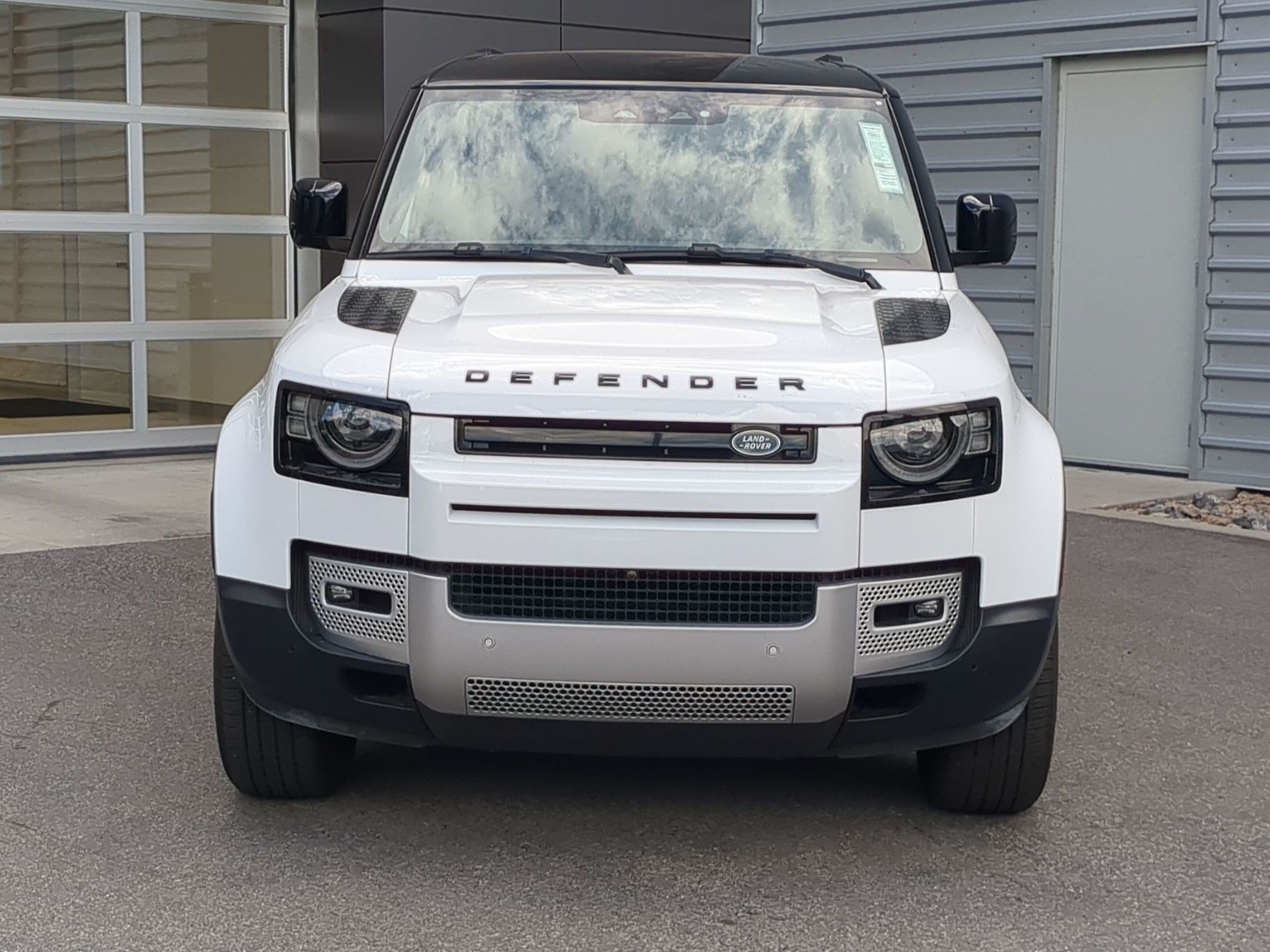 Used 2025 Land Rover Defender 110 S AWD/4WD image 2