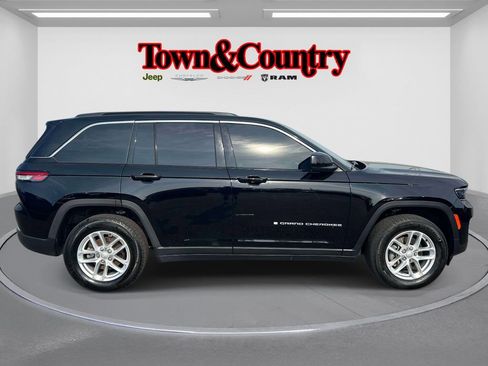 Certified 2024 Jeep Grand Cherokee Laredo X w/ Luxury Tech Group I AWD/4WD image 4