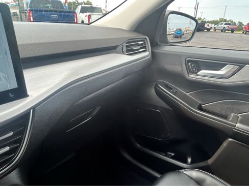 Used 2025 Ford Escape Platinum AWD/4WD image 44