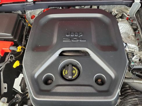 Used 2025 Jeep Wrangler Unlimited Sahara AWD/4WD image 10