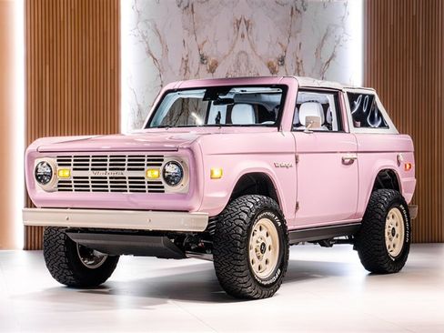 Used 2023 Ford Bronco 2-Door AWD/4WD image 2