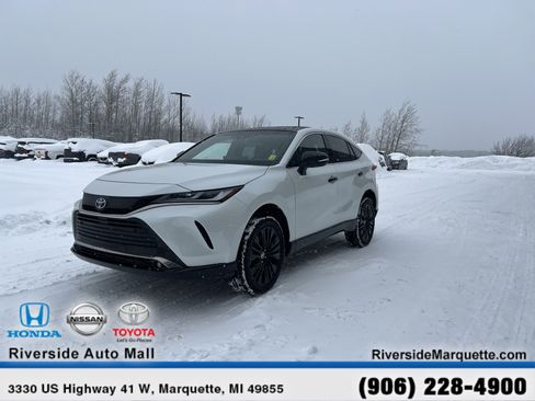 Used 2024 Toyota Venza Nightshade image 3