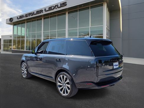 Used 2023 Land Rover Range Rover SE AWD/4WD image 5
