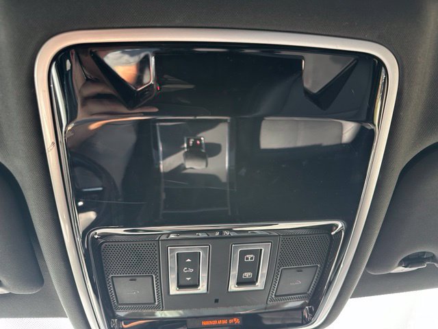Used 2025 Land Rover Range Rover Velar Dynamic SE AWD/4WD image 22
