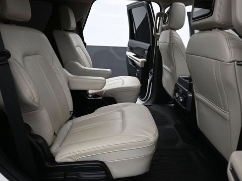 Used 2021 Ford Expedition Platinum image 12