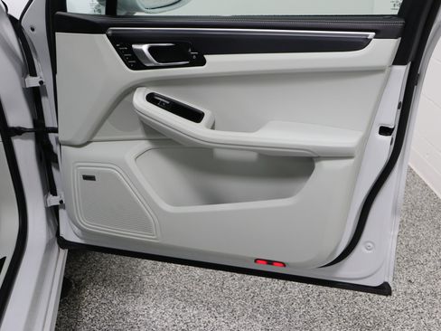 Used 2024 Porsche Macan GTS image 39