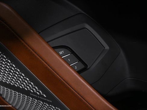 Used 2021 Lamborghini Urus image 46