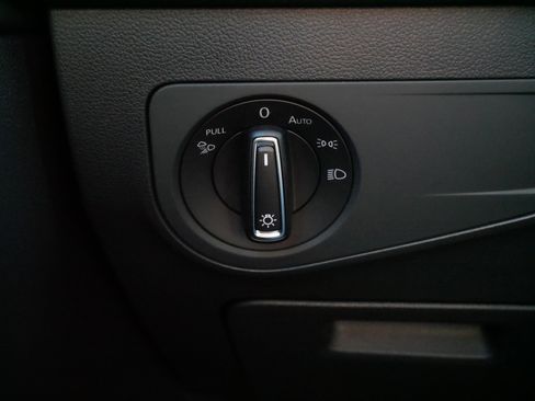 Certified 2022 Volkswagen Tiguan SEL R-Line image 28