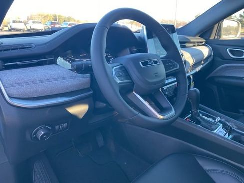 New 2026 Jeep Compass Latitude image 13