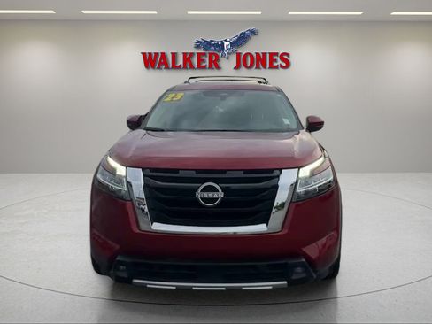 Used 2023 Nissan Pathfinder Platinum AWD/4WD image 2
