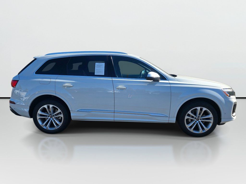 Used 2025 Audi Q7 3.0T Premium Plus AWD/4WD image 6