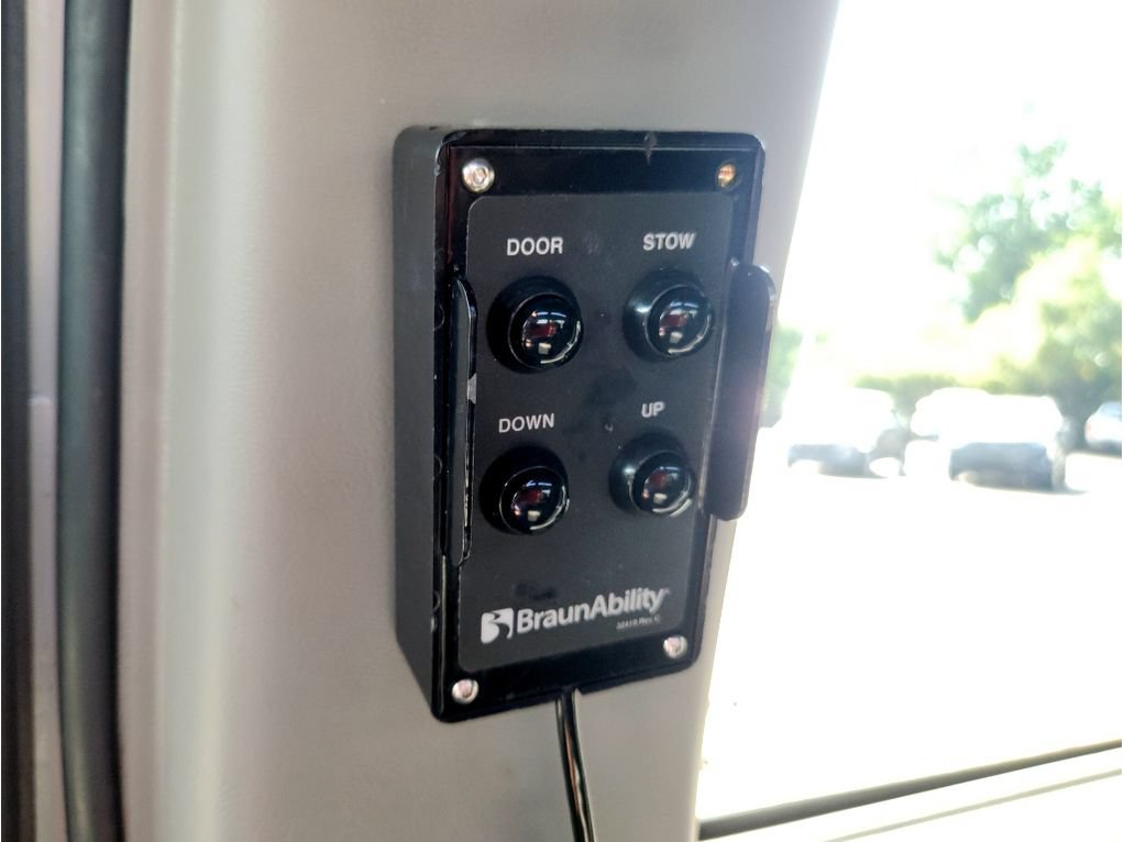 Used 2020 Chevrolet Express 2500 Extended w/ Enhanced Convenience Package RWD image 7
