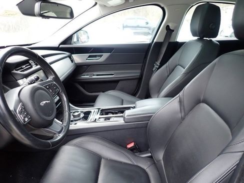 Used 2018 Jaguar XF Premium image 10