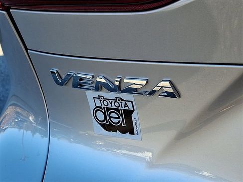 Certified 2024 Toyota Venza XLE image 30