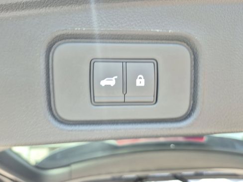 Used 2026 Nissan Pathfinder SV FWD image 12