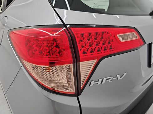 Used 2018 Honda HR-V LX image 37