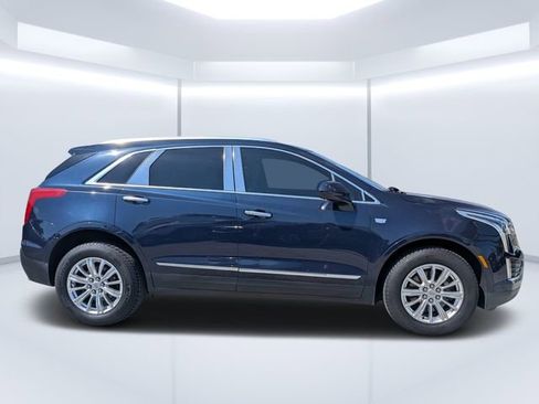 Used 2017 Cadillac XT5 FWD image 2