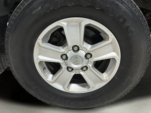 Used 2018 Toyota Tundra SR5 AWD/4WD image 38