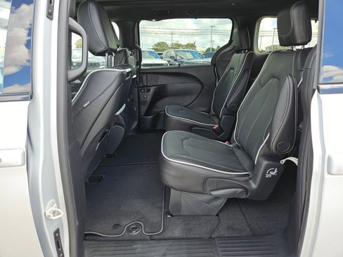 New 2026 Chrysler Pacifica Limited w/ Uconnect Theater Family Group image 13