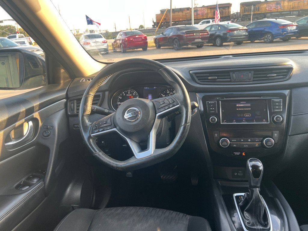 Used 2018 Nissan Rogue SV FWD image 16
