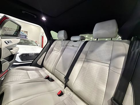 Used 2018 Land Rover Range Rover Velar R-Dynamic SE AWD/4WD image 15