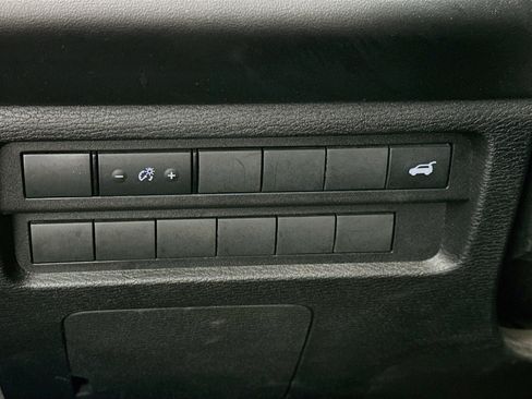 Used 2025 Mitsubishi Outlander AWD image 17
