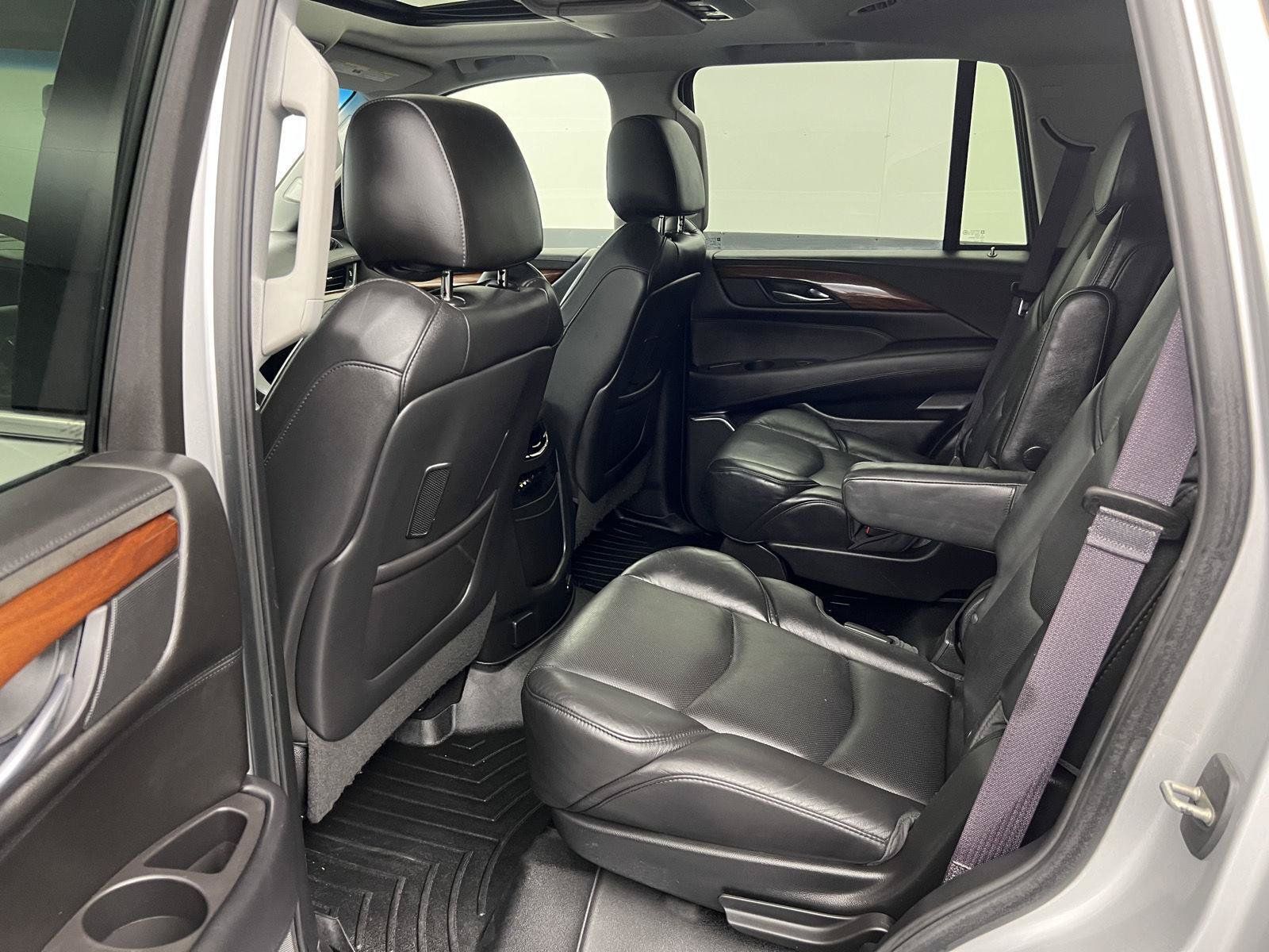 Used 2016 Cadillac Escalade Luxury AWD/4WD image 17
