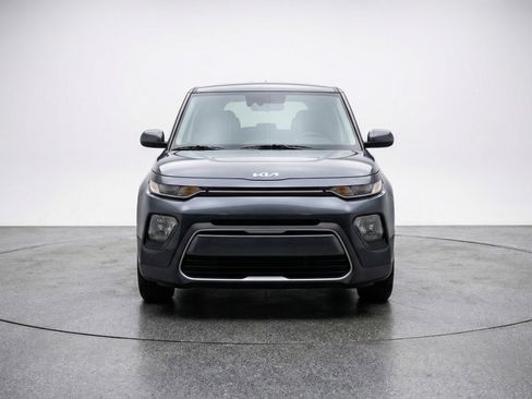 Used 2025 Kia Soul LX w/ LX Technology Package FWD image 2