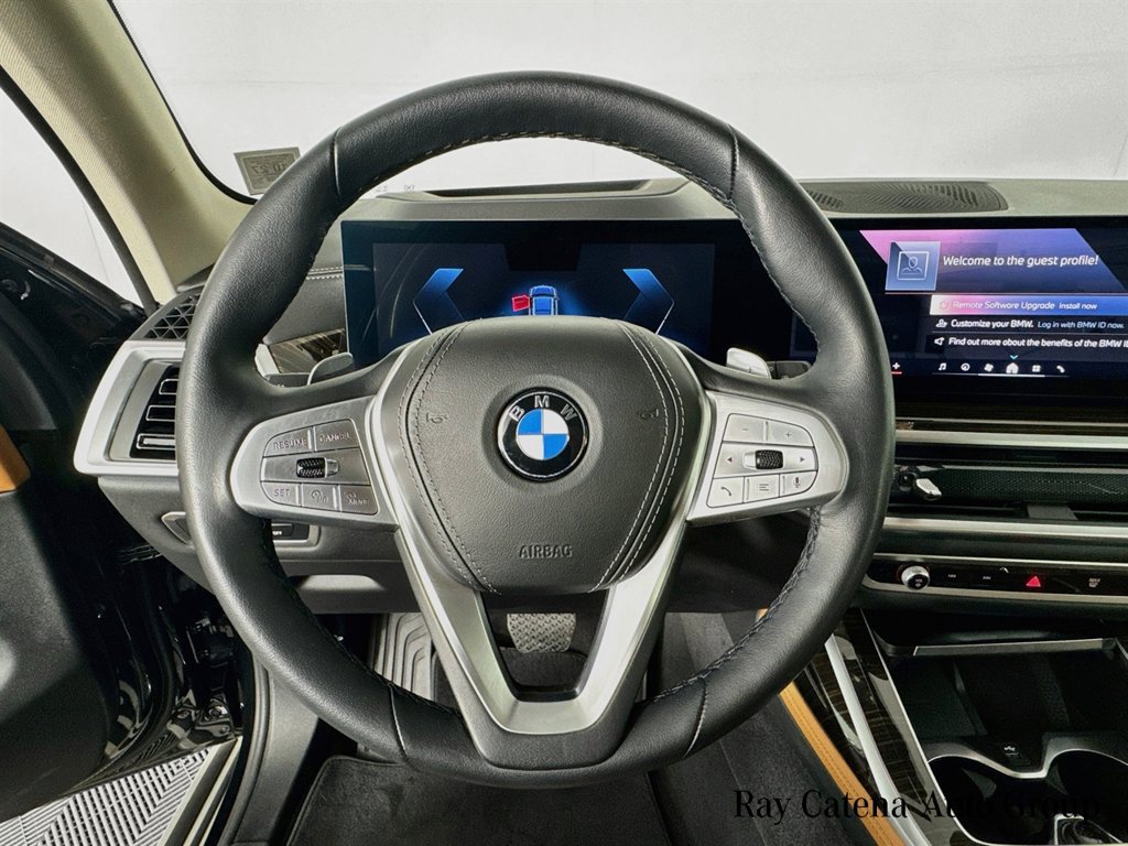 Used 2024 BMW X7 xDrive40i w/ Premium Package AWD/4WD image 11