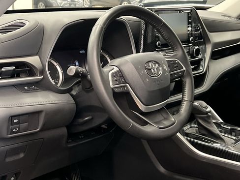 Used 2022 Toyota Highlander XLE image 13
