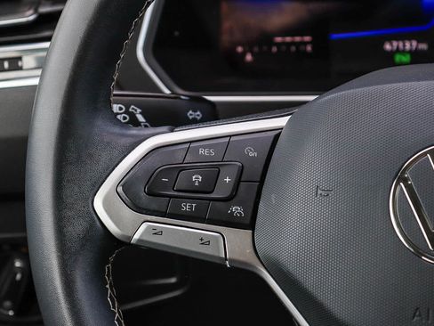 Used 2023 Volkswagen Tiguan SE w/ Panoramic Sunroof Package image 17