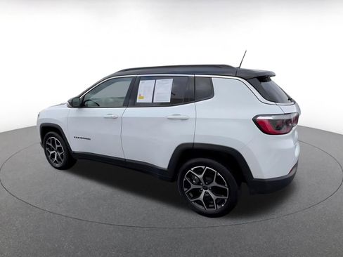 Used 2025 Jeep Compass Limited image 8