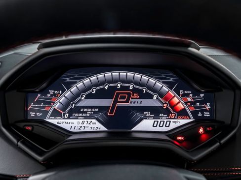 Used 2021 Lamborghini Huracan EVO RWD image 17